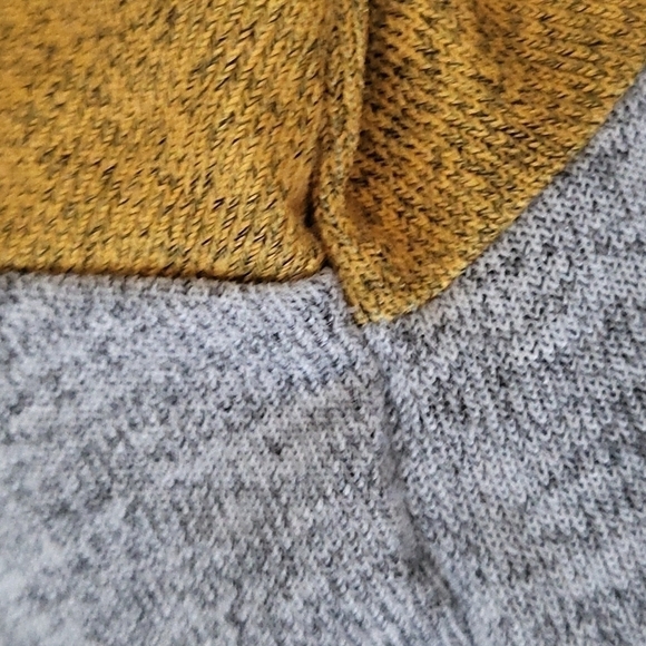 Suimiki heather gray tunic with striped sleeves and banded hem - Picture 8 of 10